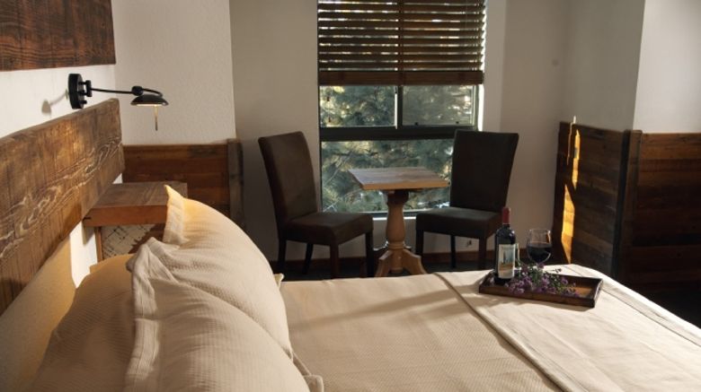<b>Inn at South Lake Tahoe Room</b>