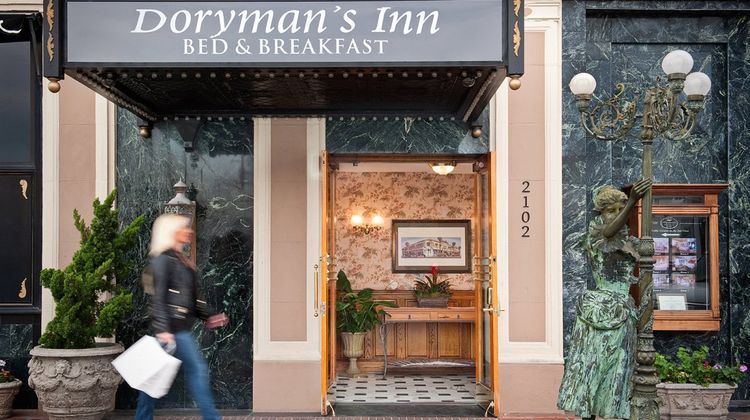 Doryman's Oceanfront Inn Exterior