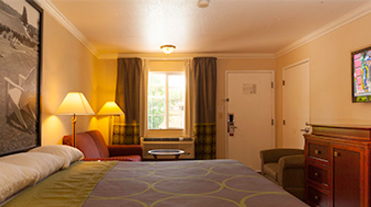 Super 8 Ukiah Room