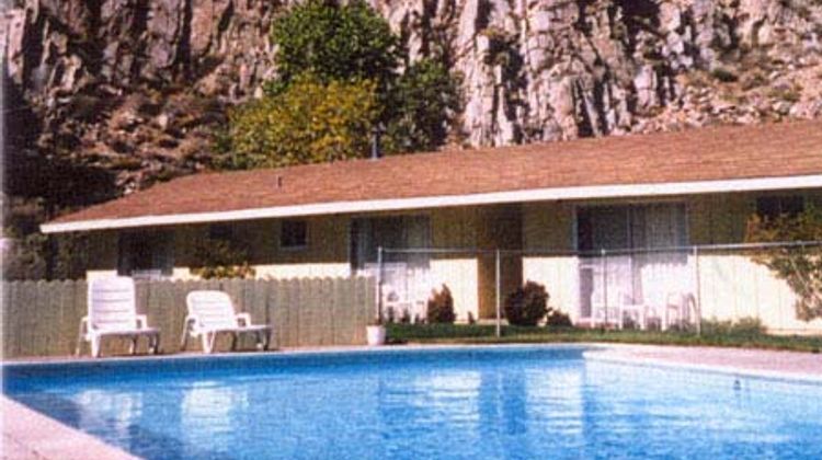 Meadowcliff Coleville Pool