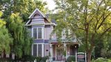 Hennessey House Bed & Breakfast Exterior