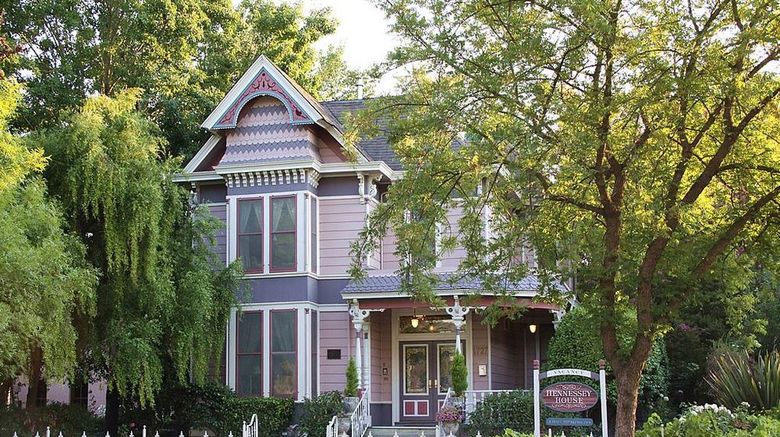 Hennessey House Bed  and  Breakfast Exterior