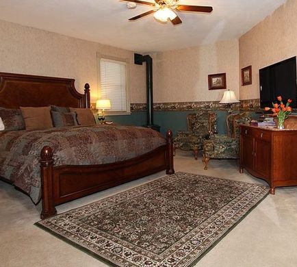 Hennessey House Bed & Breakfast Room
