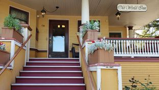 Cabernet House, an Old World Inn