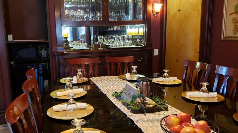 <b>Cabernet House, an Old World Inn Restaurant</b>