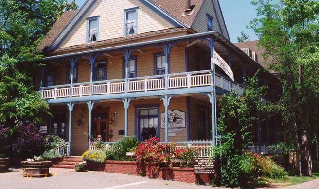 American River Inn Exterior