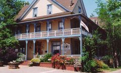 American River Inn