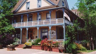 American River Inn