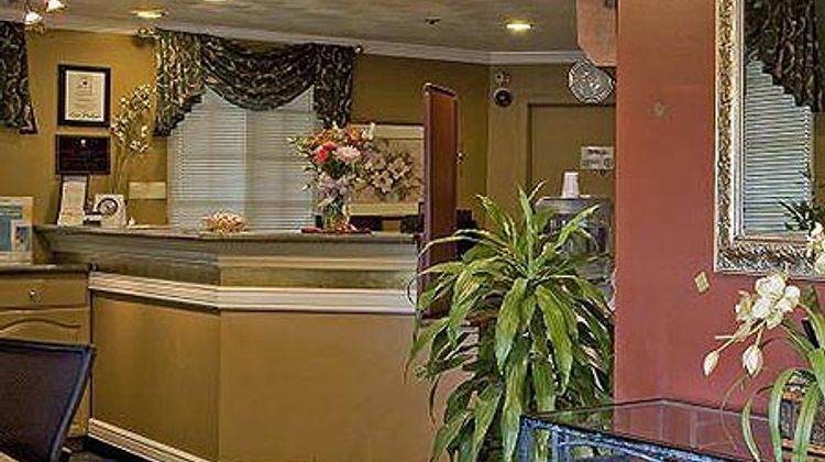 Holiday Inn Express Lobby