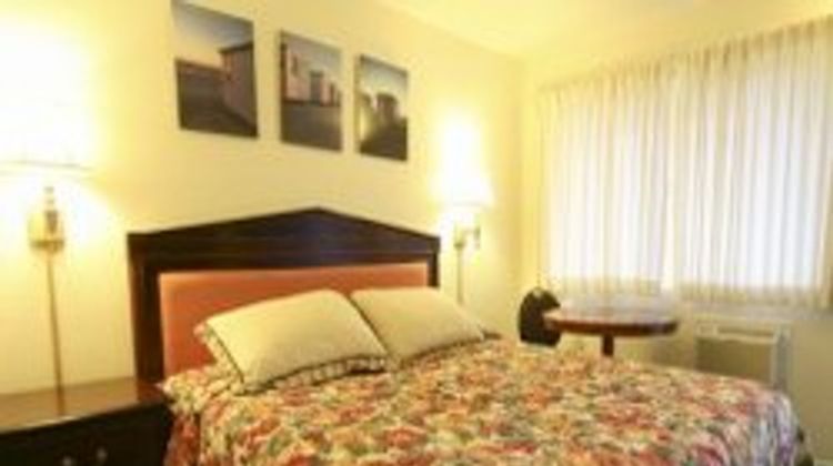 Bay Breeze Inn Room