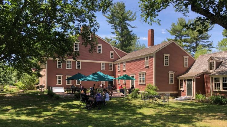 Longfellow's Wayside Inn Exterior