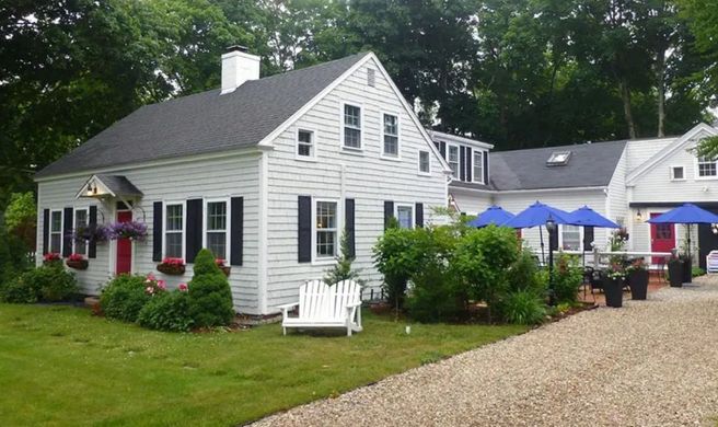 The Parsonage Inn Exterior