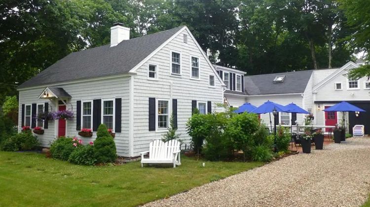 The Parsonage Inn Exterior