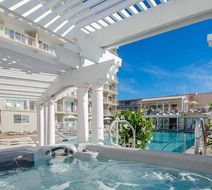 Reges Oceanfront Resort Pool
