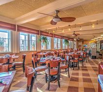 Reges Oceanfront Resort Restaurant