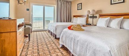 Reges Oceanfront Resort Room