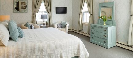 Carroll Villa Hotel Room