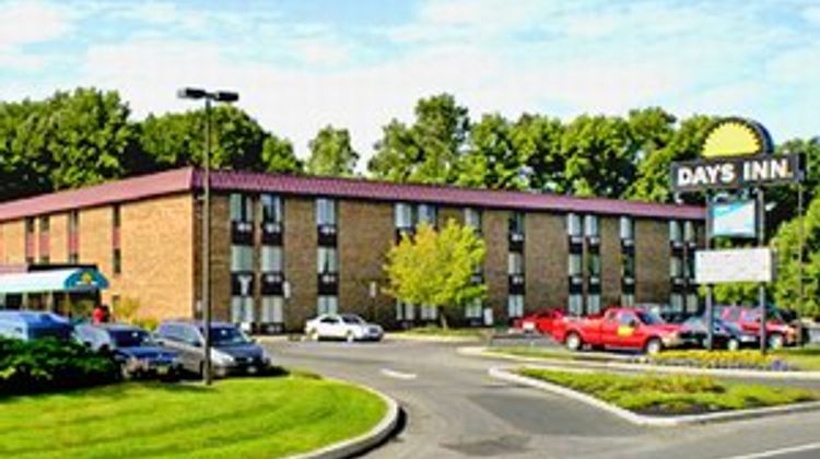 Days Inn East Windsor/Hightstown Exterior