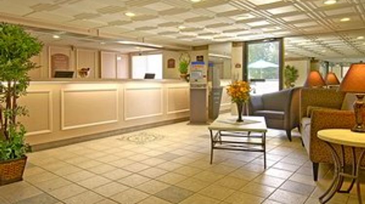 Days Inn East Windsor/Hightstown Lobby