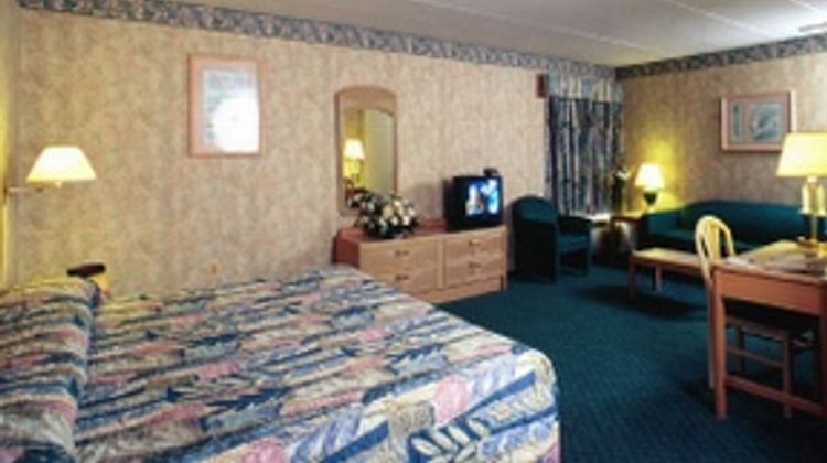 Days Inn East Windsor/Hightstown Suite