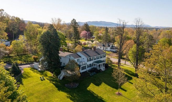 Swift House Inn Exterior