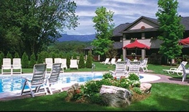 Grey Fox Inn & Resort Exterior