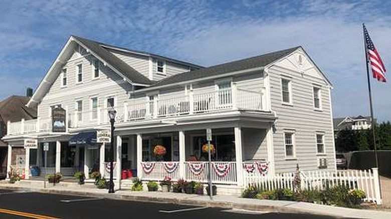 Harbour House Inn Exterior