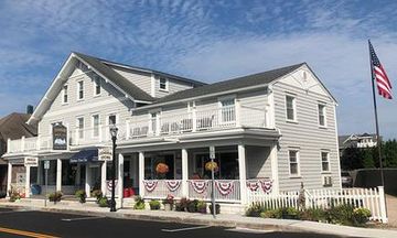 Harbour House Inn