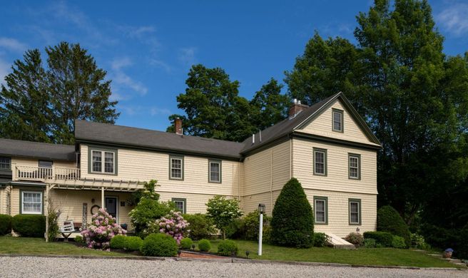 1802 House Bed & Breakfast Inn Exterior