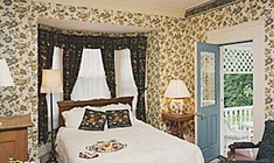 Mira Monte Inn & Suites Room