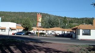 Grand Motel, Williams
