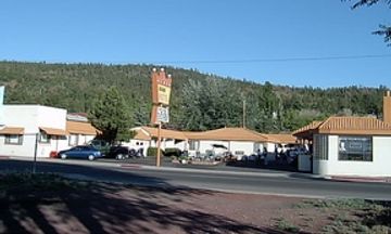 Grand Motel, Williams