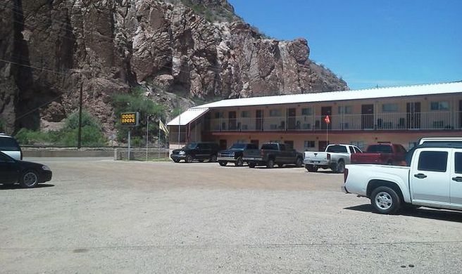 Rode Inn Motel Exterior