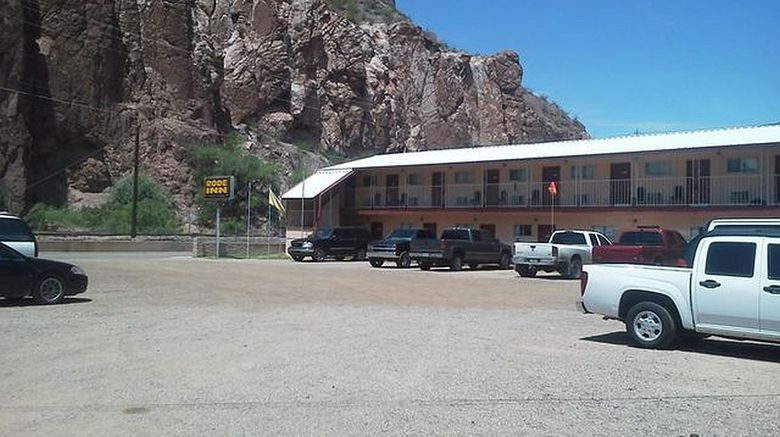 <b>Rode Inn Motel Exterior</b>