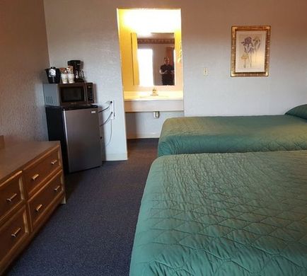 Rode Inn Motel Room