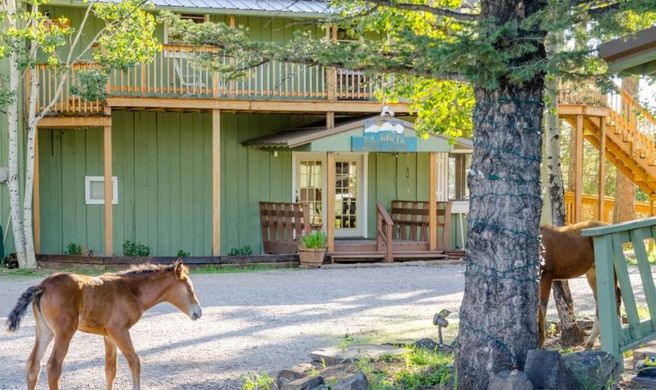 La Junta Guest Ranch Exterior