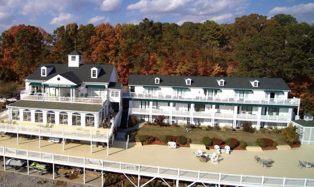 Mountain Harbor Inn Exterior