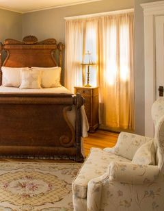 The Lion and the Rose Bed and Breakfast