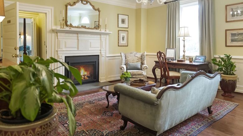 <b>Arrowhead Inn Bed & Breakfast Lobby</b>