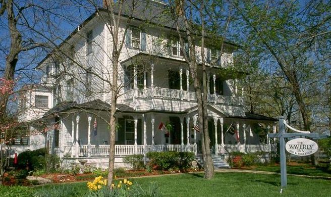 1898 Waverly Inn Exterior