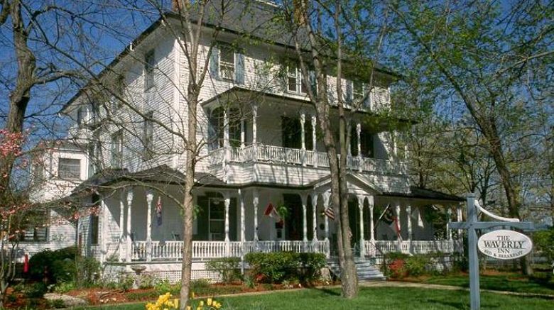 1898 Waverly Inn Exterior