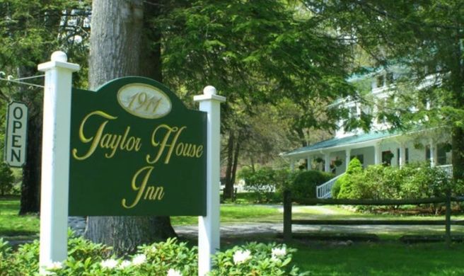 Taylor House Inn Exterior