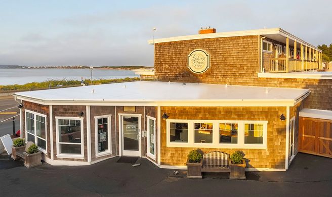 Looking Glass Inn Exterior