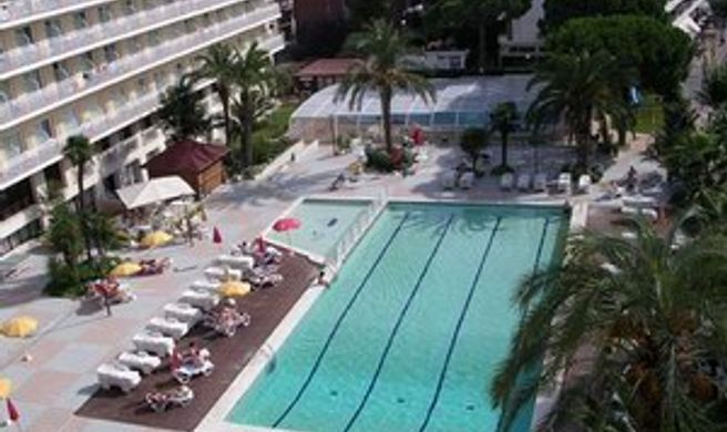 Hotel Oasis Park Exterior