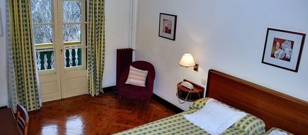 Adsera Hotel Room