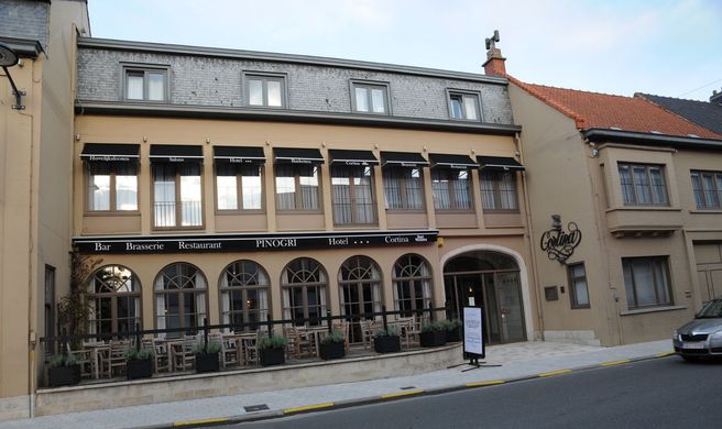 Hotel Cortina Exterior