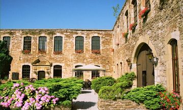Chateau de Latour Hotel