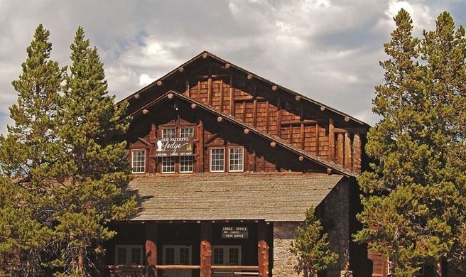 Old Faithful Lodge Cabins Exterior