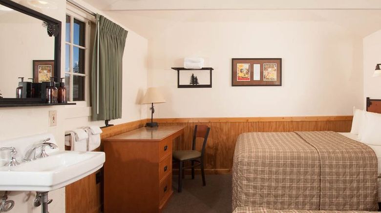 <b>Old Faithful Lodge Cabins Room</b>