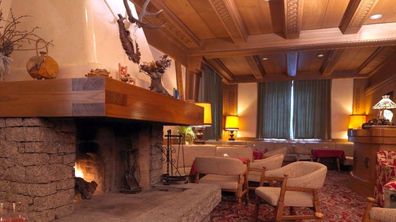 <b>Hotel Pinzolo Dolomiti Lobby</b>